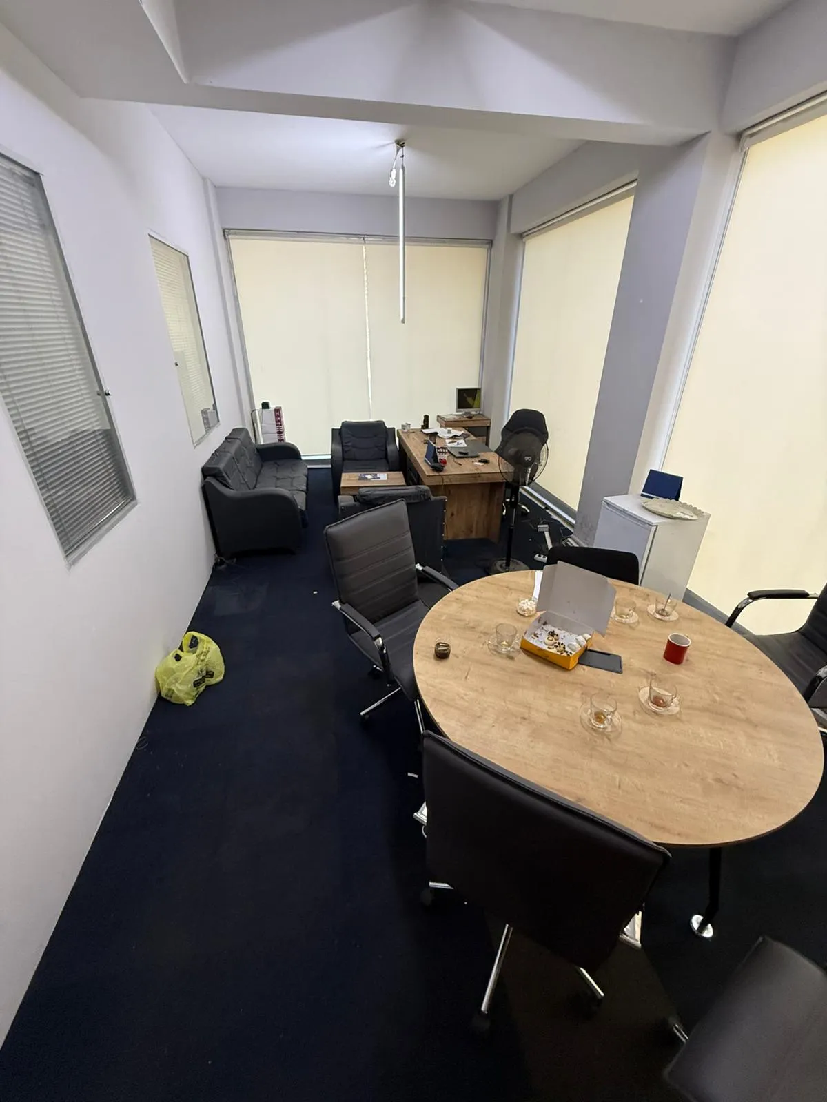 YAKACIK VATANSEVER CADDESİ'NDE SATILIK DÜZ AYAK DEPOLU DÜKKAN